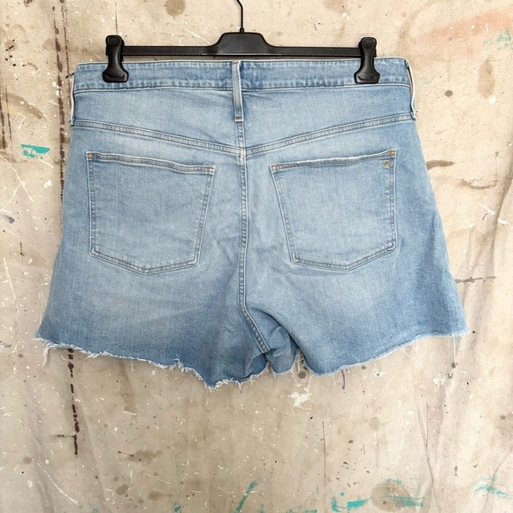 Madewell the Plus Curvy Perfect Jean Short in Baylis Wash - Picture 5 of 6